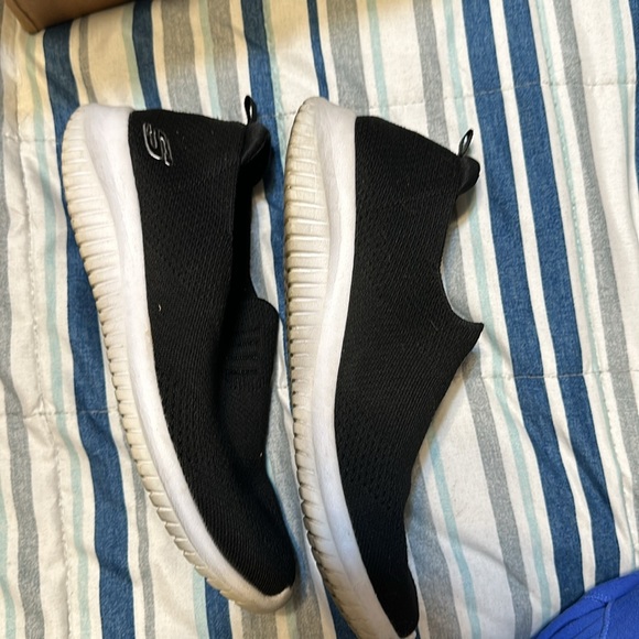 Sketchers - Picture 2 of 3